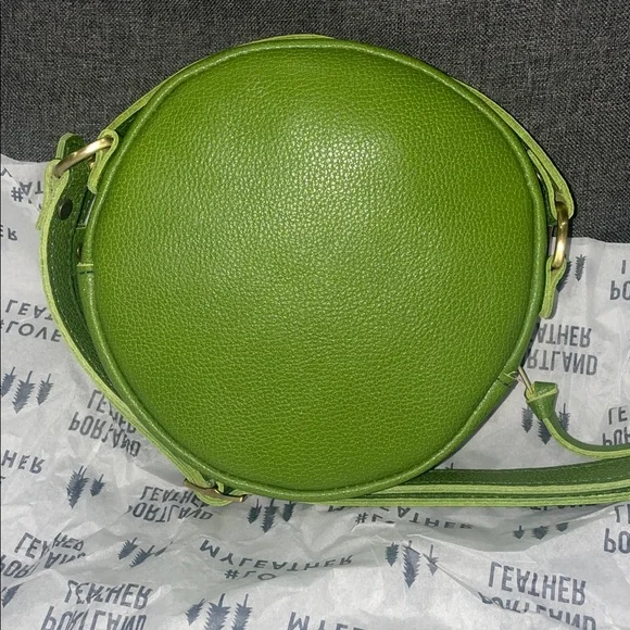 Portland Leather MANTIS Small Circle Crossbody - Picture 4 of 11